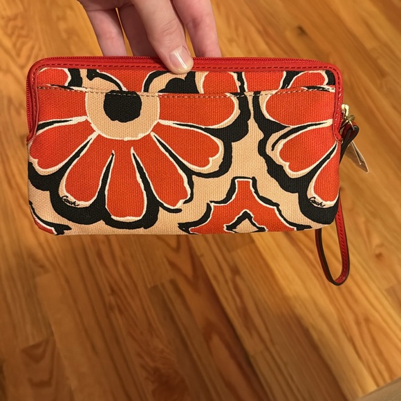 Coach Poppy Wristlet - Picture 7 of 8